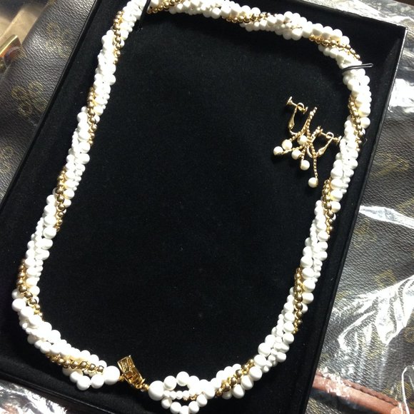 Like New Vintage Necklace and Earrings Set from Macy's - Picture 10 of 11